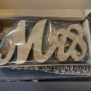 NWT Mr & Mrs sign